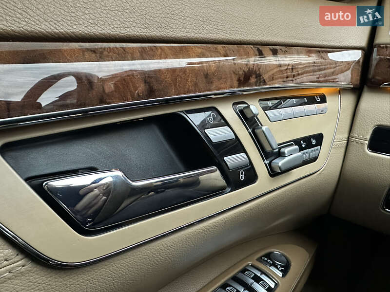 Седан Mercedes-Benz S-Class 2006 в Львове