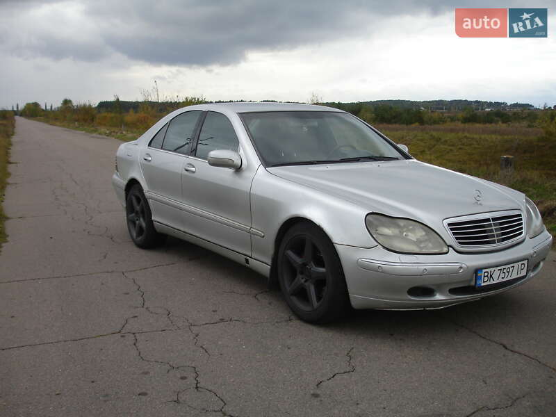 Седан Mercedes-Benz S-Class 2000 в Вараші