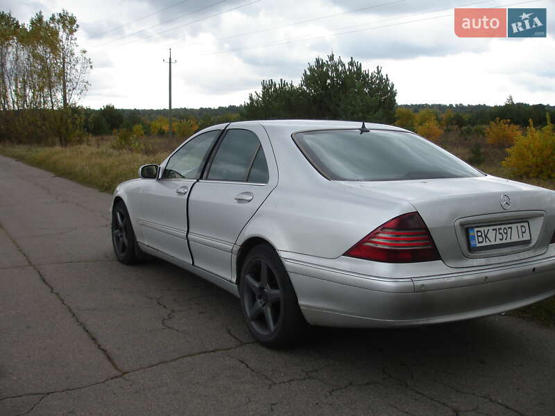 Седан Mercedes-Benz S-Class 2000 в Вараші