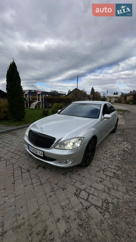 Седан Mercedes-Benz S-Class 2006 в Косове