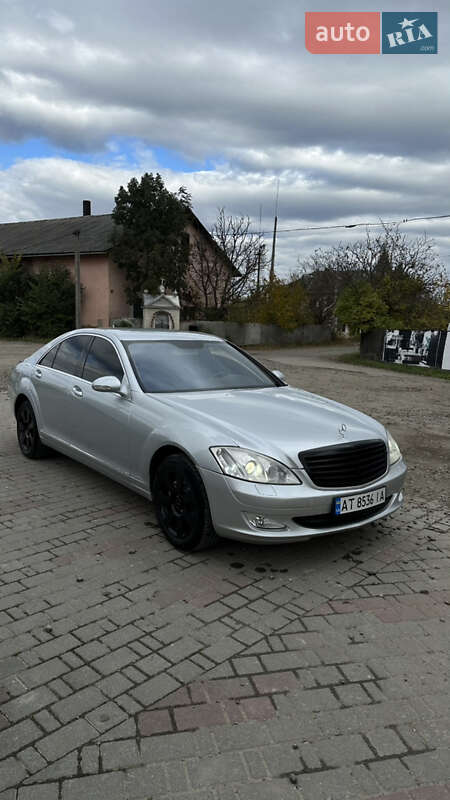 Седан Mercedes-Benz S-Class 2006 в Косове