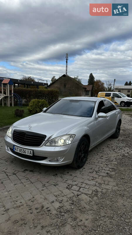 Седан Mercedes-Benz S-Class 2006 в Косове
