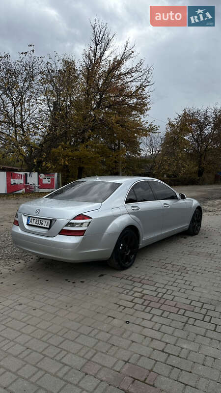 Седан Mercedes-Benz S-Class 2006 в Косове