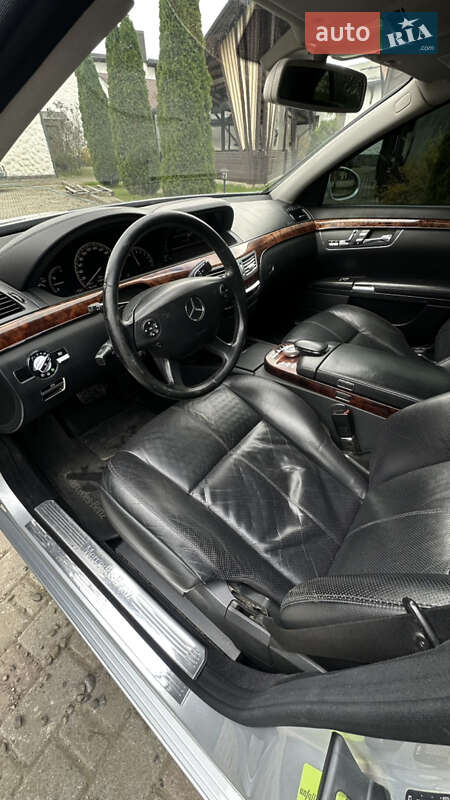 Седан Mercedes-Benz S-Class 2006 в Косове