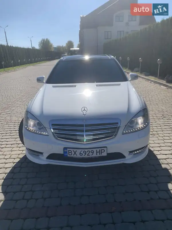 Mercedes-Benz S-Class