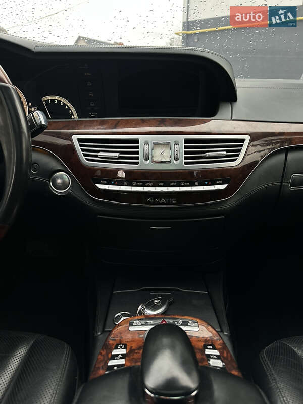 Седан Mercedes-Benz S-Class 2007 в Кременці