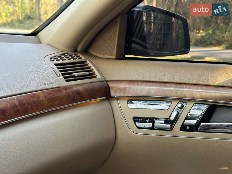 Седан Mercedes-Benz S-Class 2008 в Новояворовске