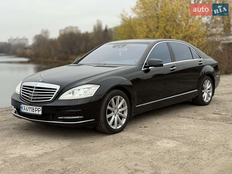 Mercedes-Benz S-Class 2011