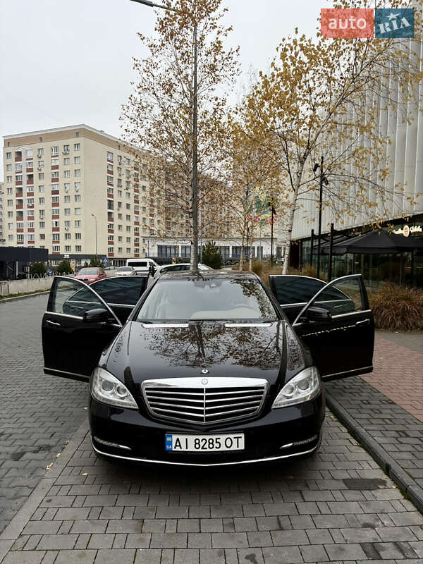 Mercedes-Benz S-Class 2011