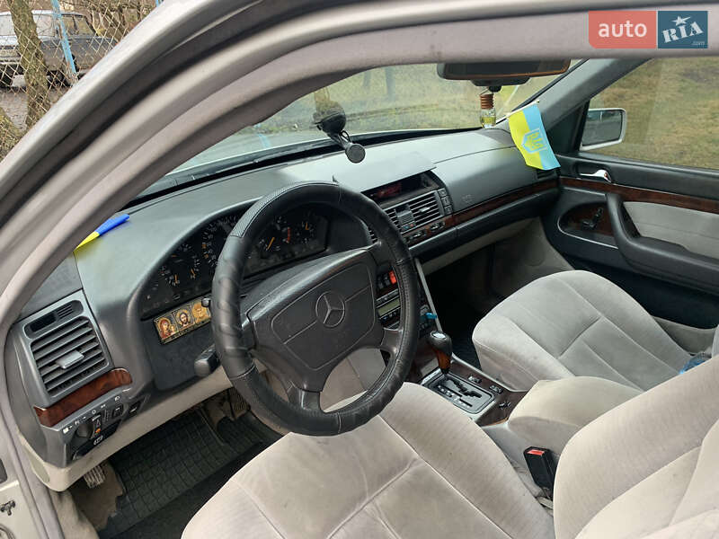 Седан Mercedes-Benz S-Class 1996 в Кореці