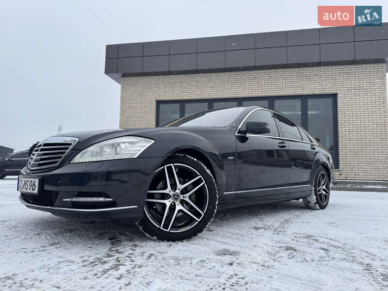 Седан Mercedes-Benz S-Class 2011 в Сарнах