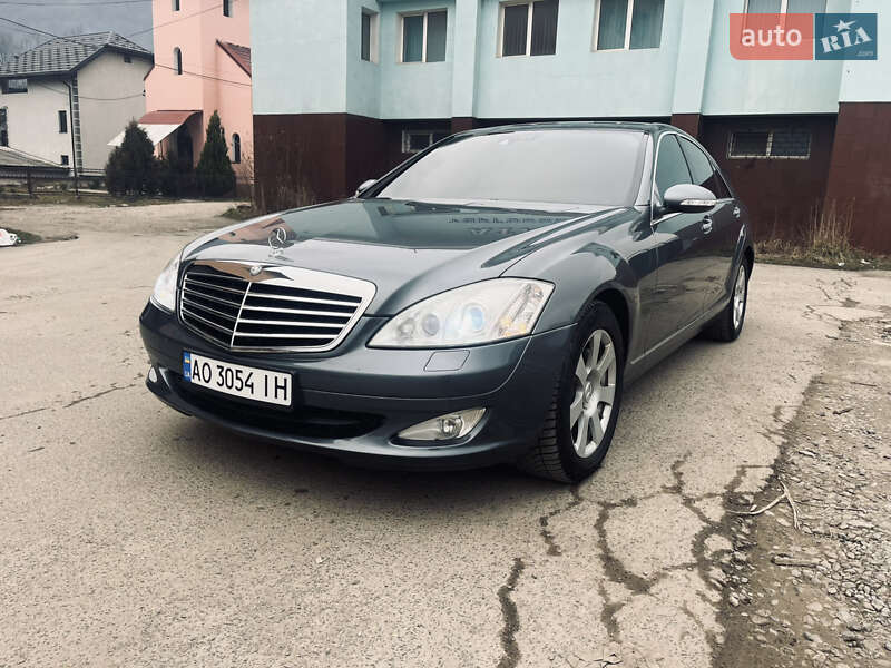 Седан Mercedes-Benz S-Class 2008 в Рахові