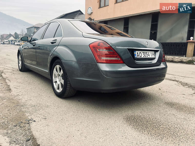 Седан Mercedes-Benz S-Class 2008 в Рахові