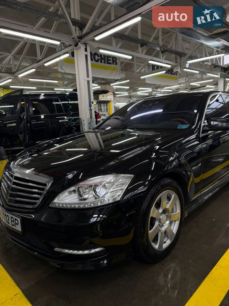 Mercedes-Benz S-Class 2010