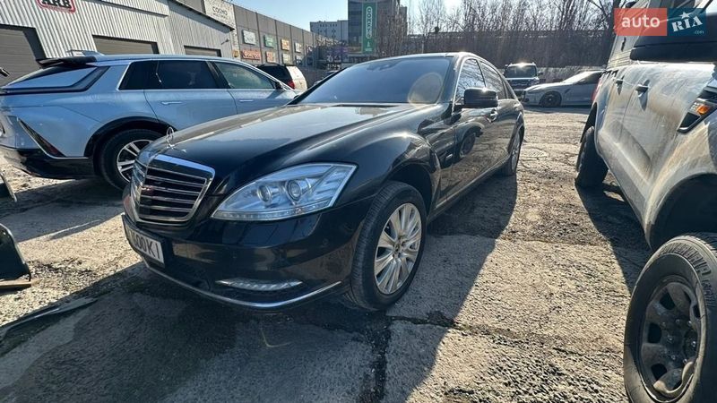 Mercedes-Benz S-Class 2011