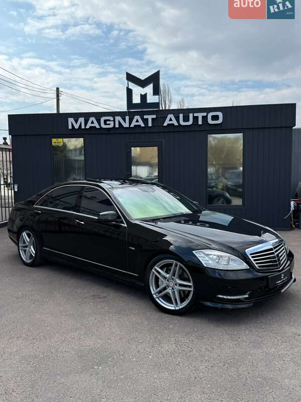 Mercedes-Benz S-Class 2012