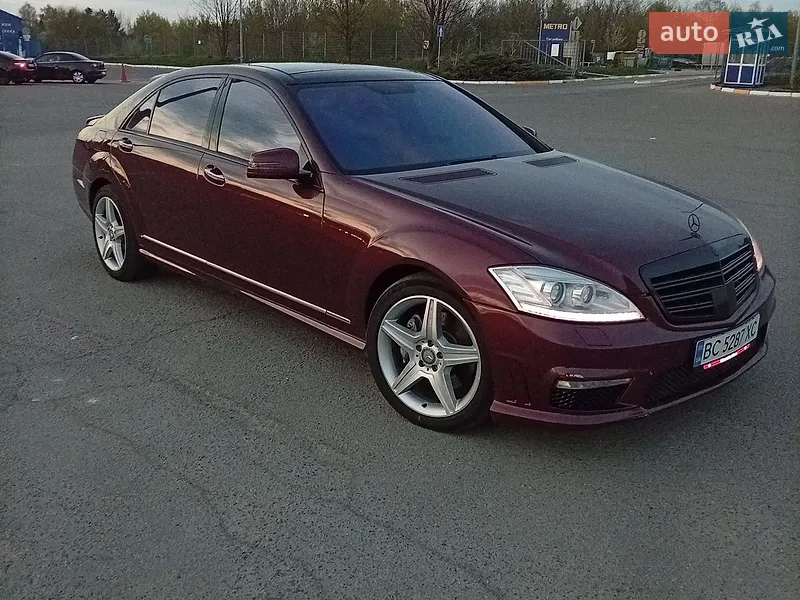 Mercedes-Benz S-Class