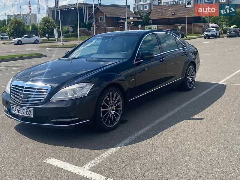 Mercedes-Benz S-Class 2011