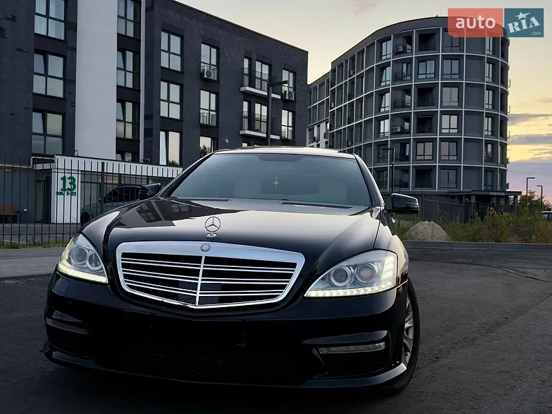 Mercedes-Benz S-Class