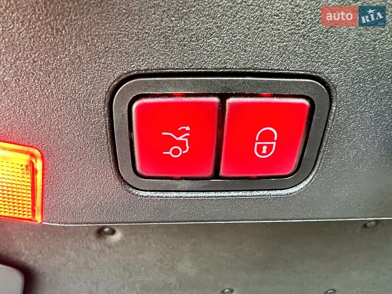 Родстер Mercedes-Benz SL-Class 2017 в Киеве фото 22 Родстер Mercedes-Benz SL-Class 2017 в Киеве