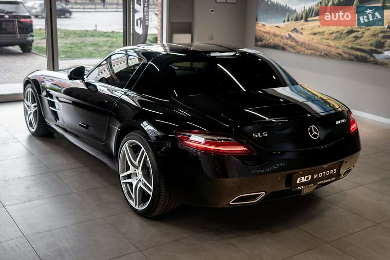 Купе Mercedes-Benz SLS AMG 2011 в Києві