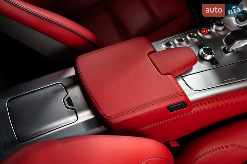 Купе Mercedes-Benz SLS AMG 2011 в Києві