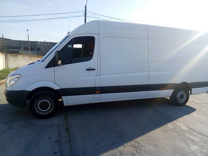 Mercedes-Benz Sprinter 2011 року