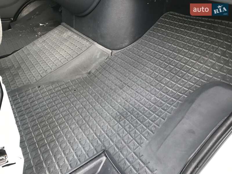 Вантажопасажирський фургон Mercedes-Benz Sprinter 2006 в Рівному