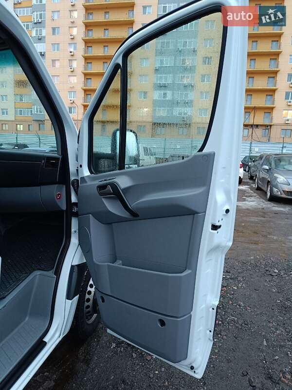 Вантажний фургон Mercedes-Benz Sprinter 2016 в Києві