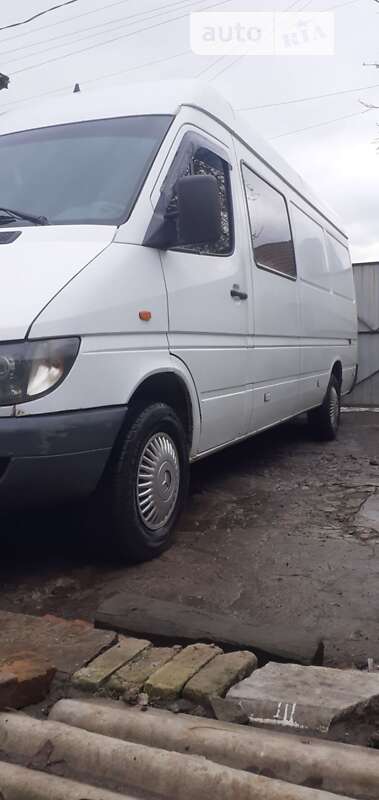 Грузовой фургон Mercedes-Benz Sprinter 2000 в Александрие