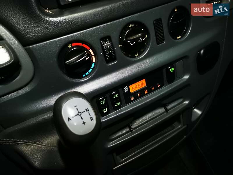 Микроавтобус Mercedes-Benz Sprinter 2000 в 