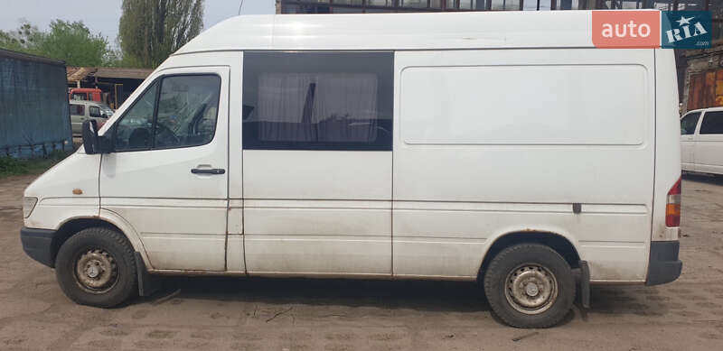 Микроавтобус Mercedes-Benz Sprinter 2000 в 