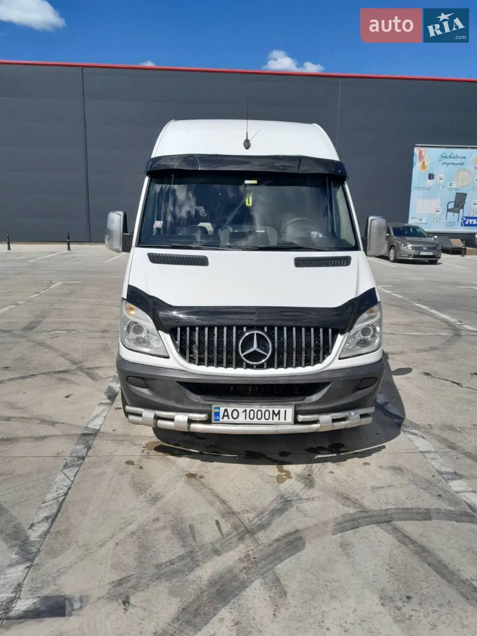 Продам Mercedes-Bens Sprinter 319,8+1 пасажир 2012 року Extra Long Maxi в відмінному технічному стані,двигун 3.0 дуже надійний та потужний,кузов також теж у хорошому стані,100л.бак,всі деталі по тел