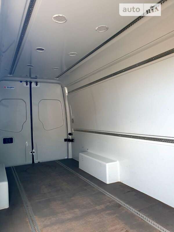 Грузовой фургон Mercedes-Benz Sprinter 2016 в Новомиргороде