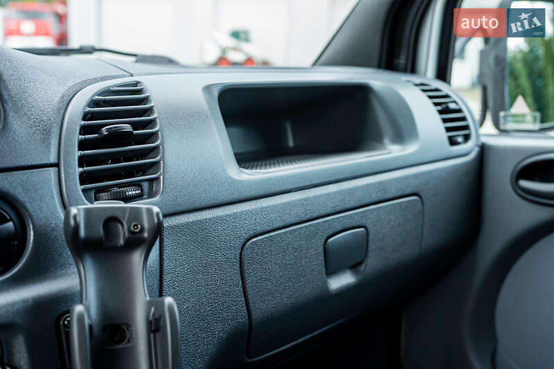 Грузовой фургон Mercedes-Benz Sprinter 2002 в Ровно