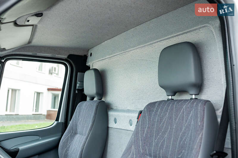 Грузовой фургон Mercedes-Benz Sprinter 2002 в Ровно