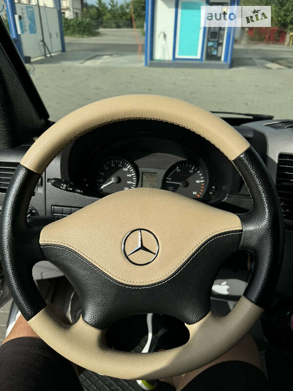 Вантажопасажирський фургон Mercedes-Benz Sprinter 2012 в Чернівцях