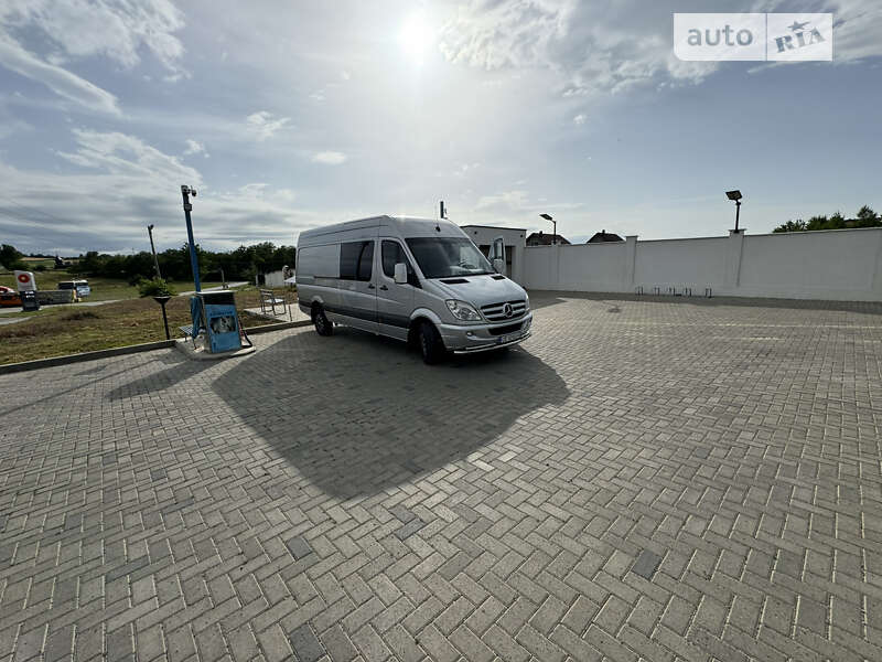 Вантажопасажирський фургон Mercedes-Benz Sprinter 2012 в Чернівцях