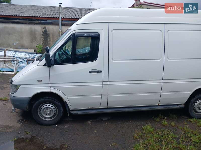 Грузовой фургон Mercedes-Benz Sprinter 2004 в Львове