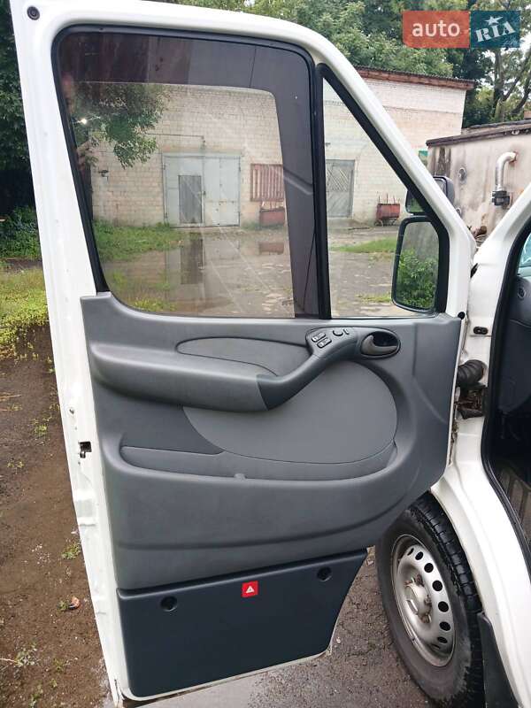 Грузовой фургон Mercedes-Benz Sprinter 2004 в Львове