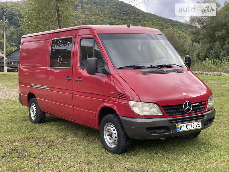 Грузовой фургон Mercedes-Benz Sprinter 2004 в Вижнице