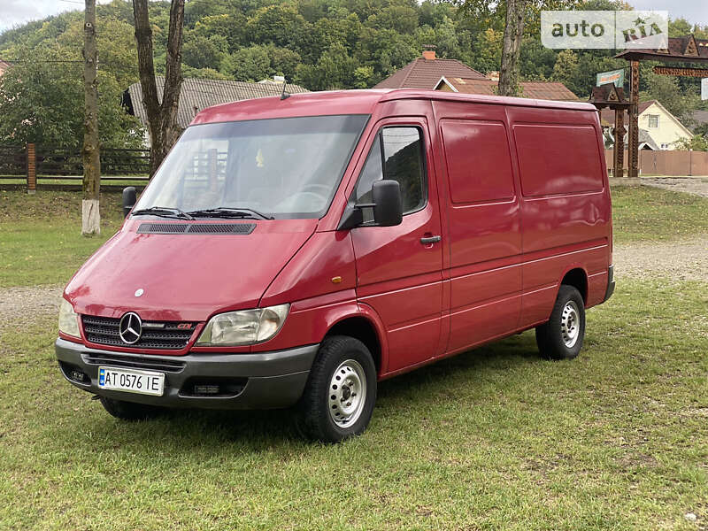 Грузовой фургон Mercedes-Benz Sprinter 2004 в Вижнице