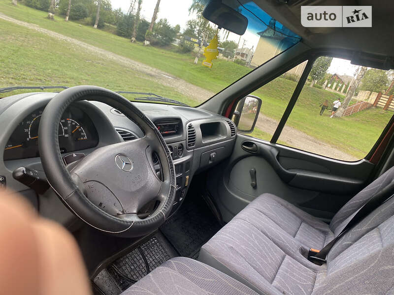 Грузовой фургон Mercedes-Benz Sprinter 2004 в Вижнице