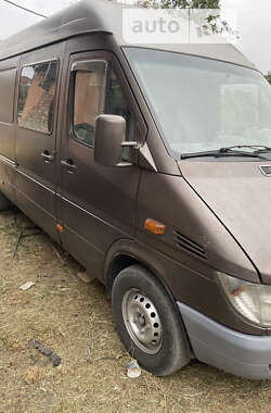 Грузовой фургон Mercedes-Benz Sprinter 2002 в Вижнице