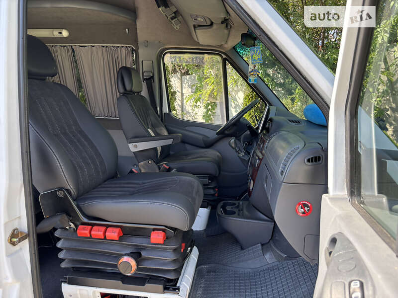 Вантажопасажирський фургон Mercedes-Benz Sprinter 2001 в Кіцмані