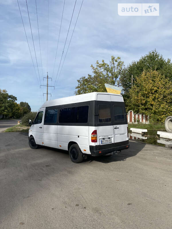 Вантажопасажирський фургон Mercedes-Benz Sprinter 1995 в Львові