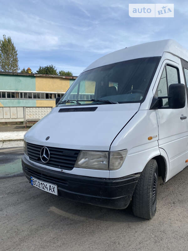 Вантажопасажирський фургон Mercedes-Benz Sprinter 1995 в Львові