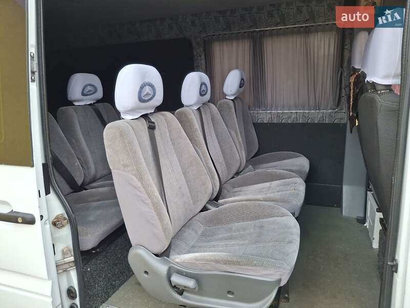 Грузопассажирский фургон Mercedes-Benz Sprinter 2002 в Нововолынске