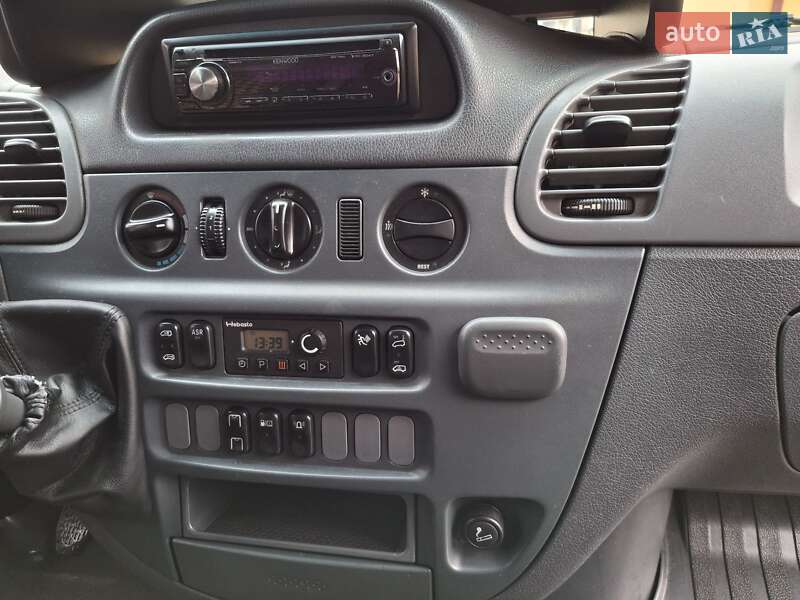 Грузопассажирский фургон Mercedes-Benz Sprinter 2002 в Нововолынске