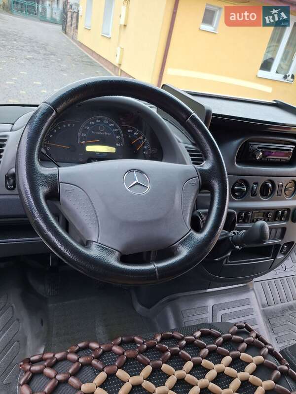 Грузопассажирский фургон Mercedes-Benz Sprinter 2002 в Нововолынске